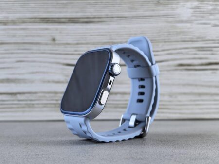 Smartwatch vs Fitness Band: Which One Fits You Best?