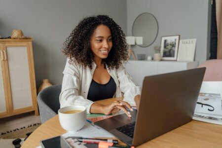 Chromebooks vs. Laptops: Best Picks for Remote Work 2025
